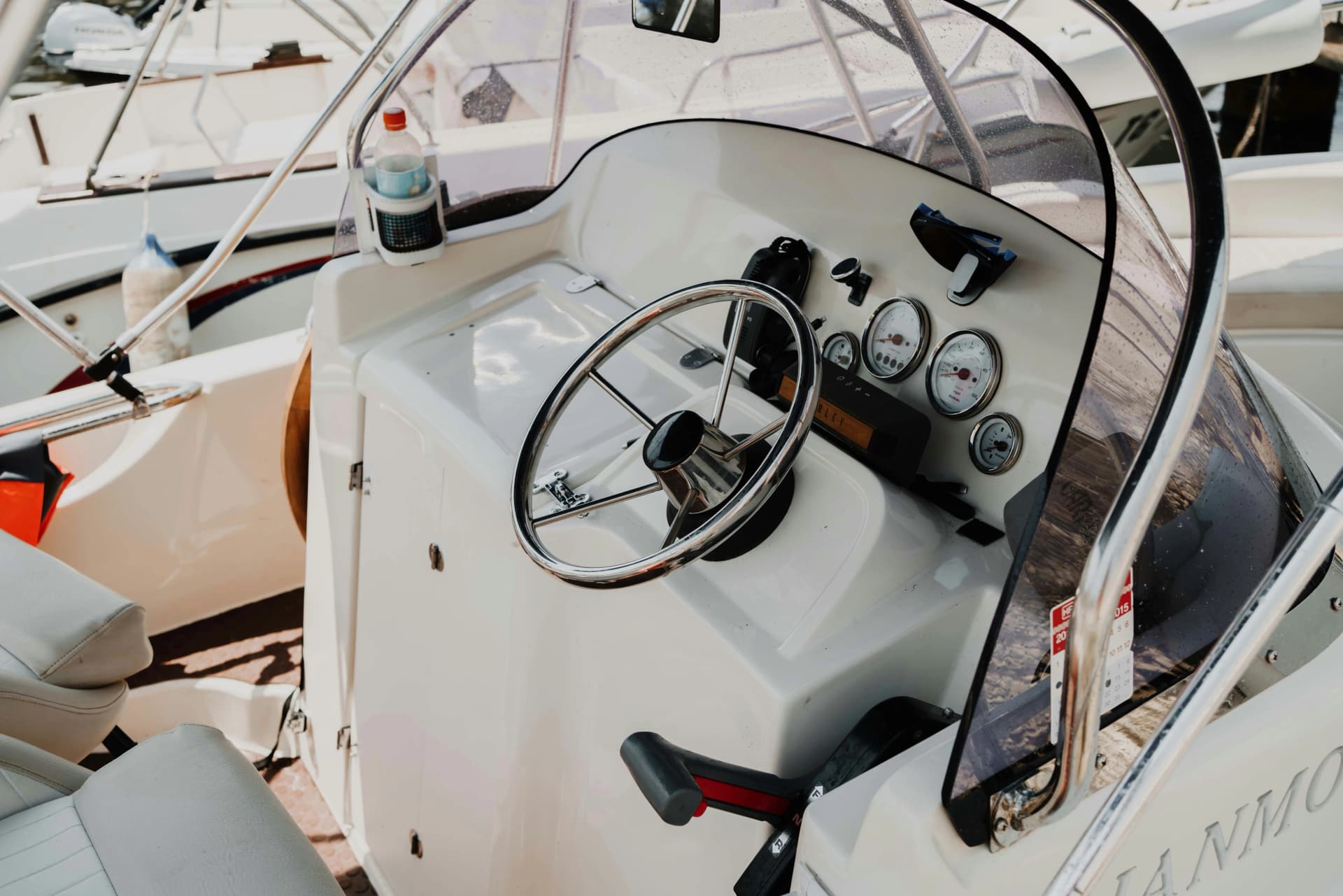 marine-desk.webp